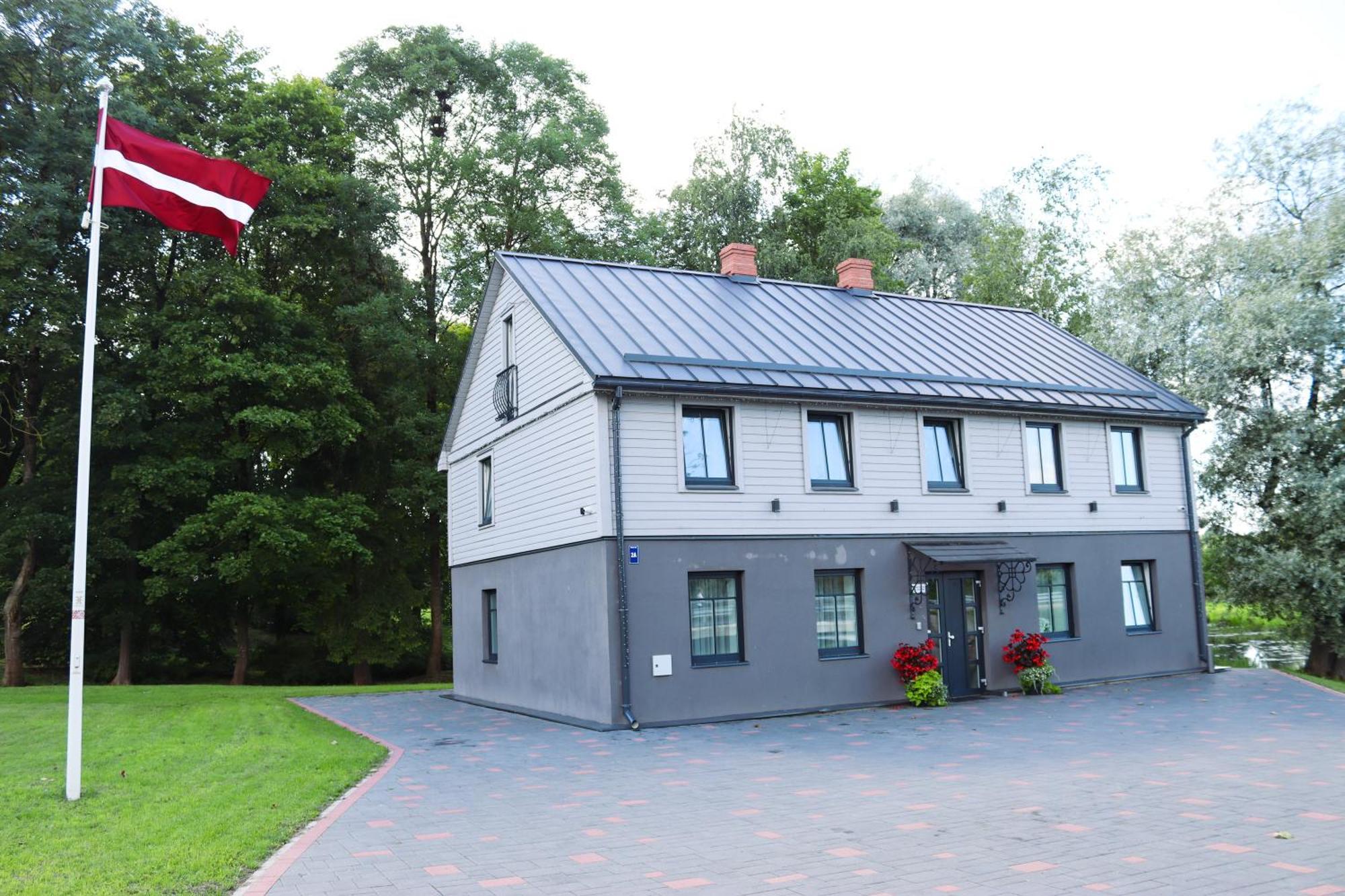 Saules Iela 2A Aparthotel Saldus Eksteriør bilde